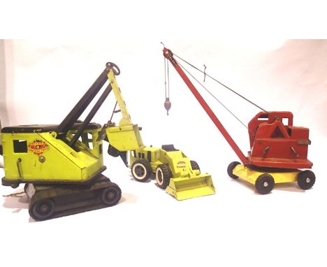 Vintage Triang tinplate Jones KL44 crane, a Marx Lumar crane and a Tonka articulated dozer. P&P Group 2 (£18+VAT for the firs