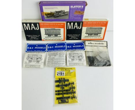 Good Selection of 4mm OO Gauge Wagon Kits - Contents remain unchecked, however appear complete - P&amp;P Group 1 (£14+VAT for