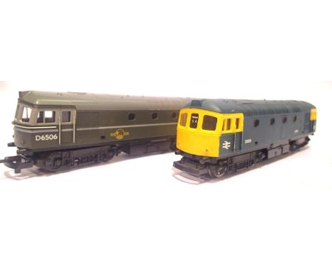 Two Lima Class 33 Diesels; green D6506, blue D6524. P&P Group 1 (£14+VAT for the first lot and £1+VAT for subsequent lots)Con