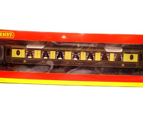 Hornby R 4385 Pullman, 12 wheel, car no 98, third class with lights. P&P Group 1 (£14+VAT for the first lot and £1+VAT for su