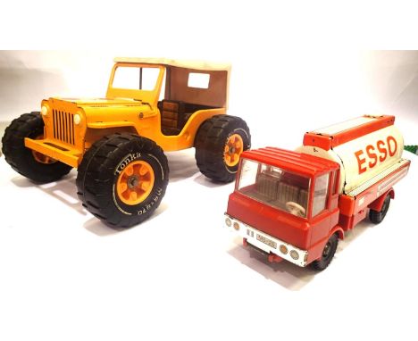 Tonka Jeep dune buggy, tinplate/plastic 28 cm, and a Friction Drive Esso tanker tinplate/plastic 22 cm (working with tilt cab
