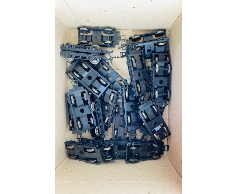 24x OO Gauge 4x Wheel Coach Bogies - P&amp;P Group 1 (£14+VAT for the first lot and £1+VAT for subsequent lots) 