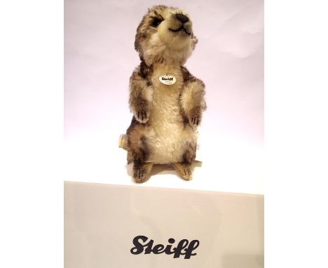 Steiff Meerkat, Cookie, approximately 20 cm. P&P Group 1 (£14+VAT for the first lot and £1+VAT for subsequent lots)Condition 