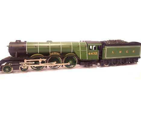 Hornby Flying Scotsman 4472, LNER Green. P&P Group 1 (£14+VAT for the first lot and £1+VAT for subsequent lots)Condition Repo