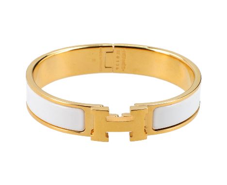 HERMÈS Armreif "CLIC H", NP.: 575,-€. Größe PM. Schmaler Armreif aus Email in Weiß mit goldfarbener Hardware. Staubbeutel anb