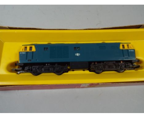 An OO Gauge Hornby R.758 Class 35 Hymek B/B No: D7063