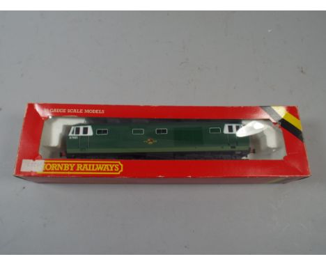 An OO Gauge Hornby R.074 BR Class 35 Hymek B-B No: D7063