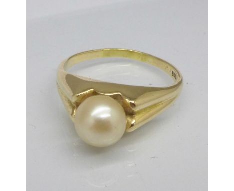 A 14ct gold and pearl ring, 5.7g, S