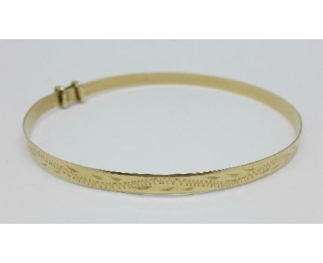 A 9ct gold bangle, 4.3g