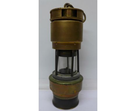 A Hailwoods Patent Lamp, type A.D.C. No.3, Hailwood & Ackroyd Ltd.