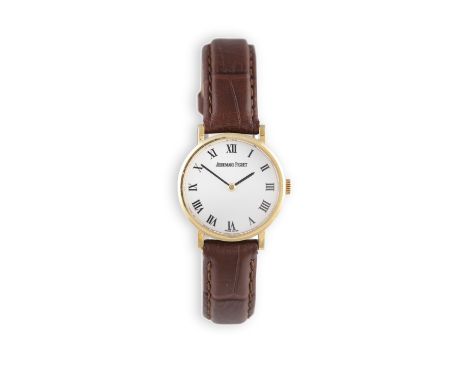 AN 18K GOLD MANUAL WIND WATCH, BY AUDEMARS PIGUET, 20-jewels movement Cal. 2080, the white dial with black Roman numerals and