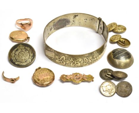 A COLLECTION OF VINTAGE JEWELLERY to include gold, silver and gold plate. Sold as seen