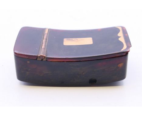 A tortoiseshell snuff box. 4.25 cm long.
