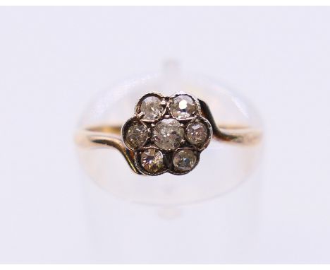An 18 ct gold diamond cluster ring.  Ring size K.