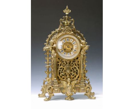 Große Pendule, Frankreich, um 1880/1900,  im Stil des Historismus, Messingguß reich verziert, Füsse Löwentatzen, reich profil