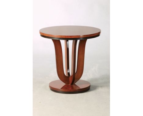 Runder Art Deco-Beistelltisch, Frankreich, 1930/40er Jahre,  Wurzelnußfurnier, dekorative Schwarzlackelemente, runder Stand, 