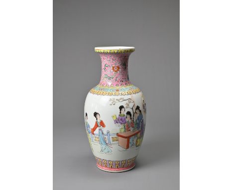 A VINTAGE CHINESE POLYCHROME ENAMELLED PORCELAIN VASE, 20TH CENTURY. Decorated with ladies in courtyard scene with inscriptio