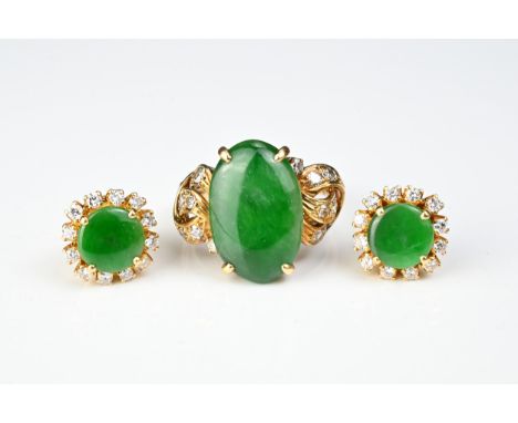 A SET OF HIGH CARAT GOLD, JADEITE AND DIAMOND JEWELLERY. To include a green jadeite cabochon ring set in high carat yellow go