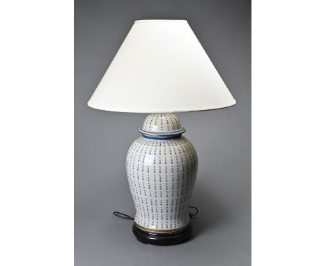 A LARGE 20TH CENTURY CHINESE PORCELAIN BLUE AND WHITE CALLIGRAPHIC VASE ADAPTED AS A LAMP. With domed cover, the vase of balu