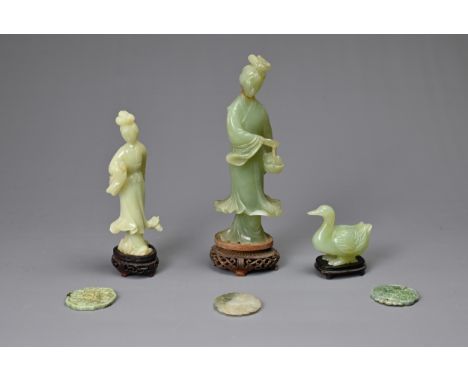A GROUP OF VINTAGE CHINESE SERPENTINE / JADE ITEMS, 20TH CENTURY. To include two carved ladies, one holding a basket of peach