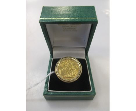 A 9ct gold ring containing a 1914 full sovereign, 15.5g  