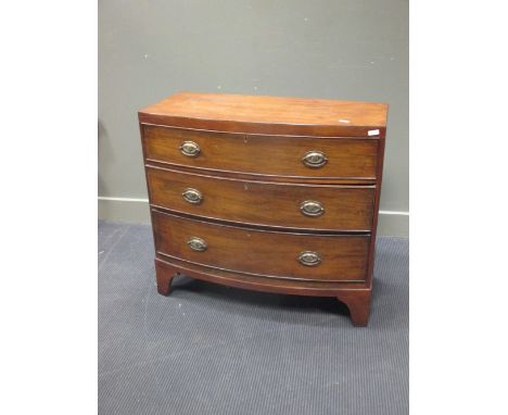 A Regency mahogany bow front chest of drawers 83 x 94 x 48cm  