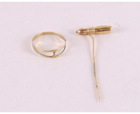 A 14 kt 585/1000 yellow gold tie pin and ring, 2.1 grams in total, tot. 2x.