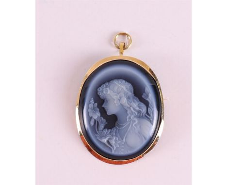 An Art Nouveau cameo brooch/pendant in 18 kt 750/1000 yellow gold frame, circa 1900. Gross weight 12.9 grams, length 4.6 gram