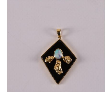 A 14 kt 585/1000 diamond-shaped pendant, set with oval cabochon cut opal on onyx background, gross weight 8.0 grams, length 3