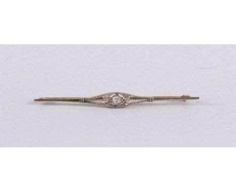 A 14 kt 585/1000 gold and platinum Art Deco brooch, set with diamond, old cut, 1st half 20th century, length 6 cm.