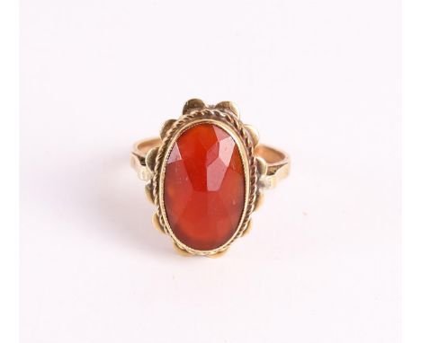 A 14 kt 585/1000 yellow gold ring, set with oval faceted carnelian, gross weight 4.5 grams, ring size 18 mm.