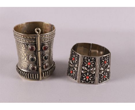 A vintage cuff bracelet set with colored stones, Afghanistan, 2nd half 20th century. Hereby an alpaca bracelet set with caboc