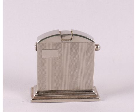 A nickel-plated Kaschie petrol table lighter, West Germany, ca. 1950, h 8.2 cm.