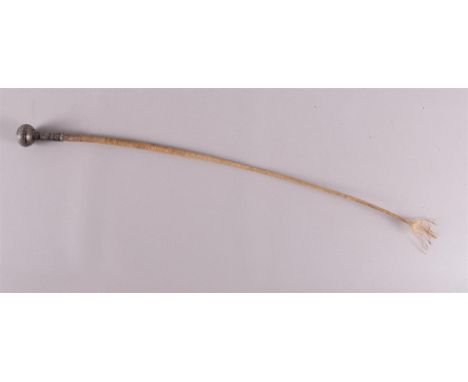 A riding crop with second grade 835/1000 silver button, 19th century, length 60 cm. Master's mark: Reitsma, Lemmer/Sneek (mid