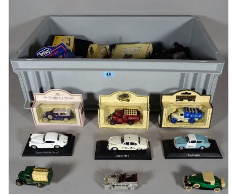 Toys; mainly modern Corgi, matchbox cars and commercial vehicles, (qty). 