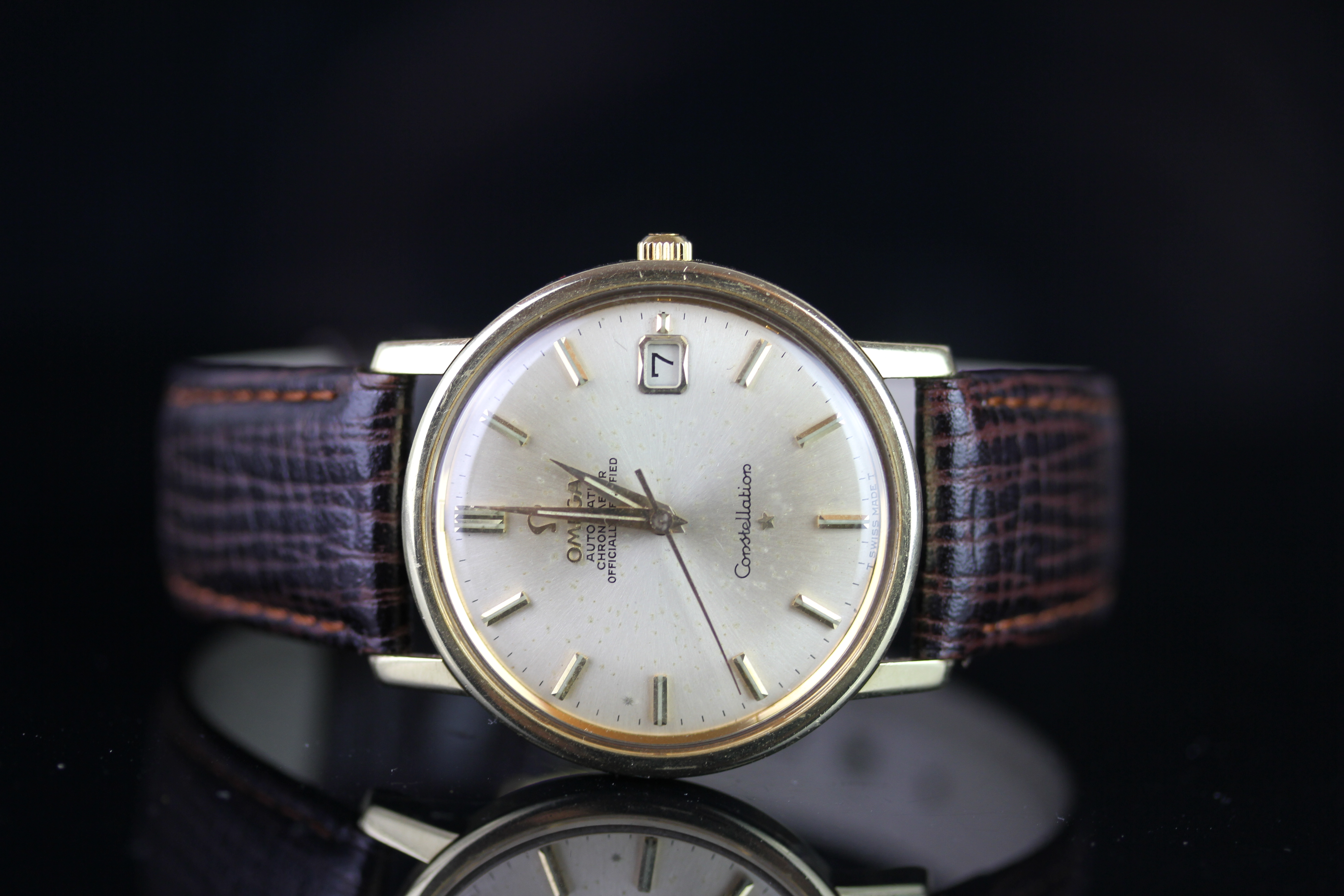 GENTLEMAN'S VINTAGE OMEGA CONSTELLATION CIRCA 1960s, round, silver dial ...