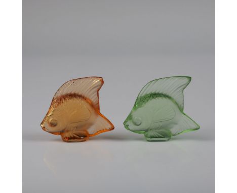 This pair of elegant frosted glass fish figurines exudes sophistication and charm, reminiscent of iconic designs by Lalique. 