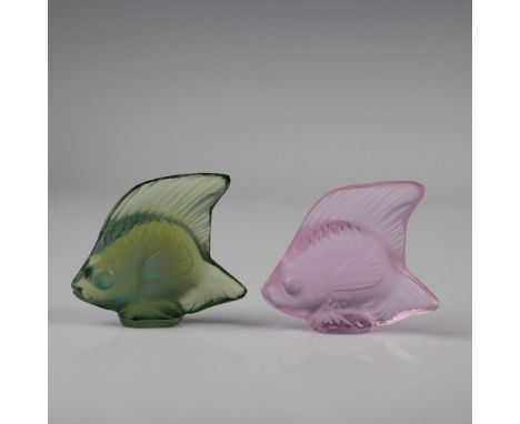This pair of elegant frosted glass fish figurines exudes sophistication and charm, reminiscent of iconic designs by Lalique. 