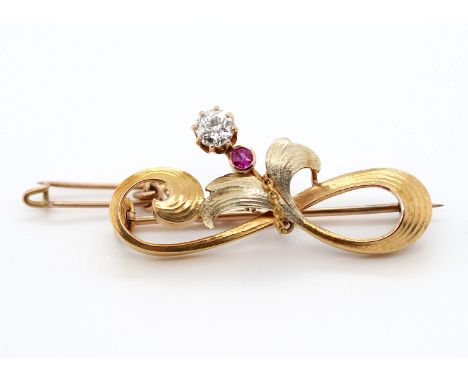 Brosche aus 585er Gold, Nadel 8 kt, Kette 750er mit einem Rubin und einem Diamanten im Altschliff, ca. 0,36 ct, SI, H - I.Gew