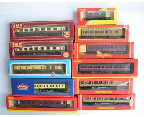 Collection of eleven OO gauge railway coaches from Hornby, Airfix and Bachmann to include Bachmann 34-251W 57' ex-LMS composi