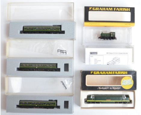 Collection of N gauge diesel electric locomotive models to include Graham Farish (By Bachmann) 371060 Class 03 shunter BR gre