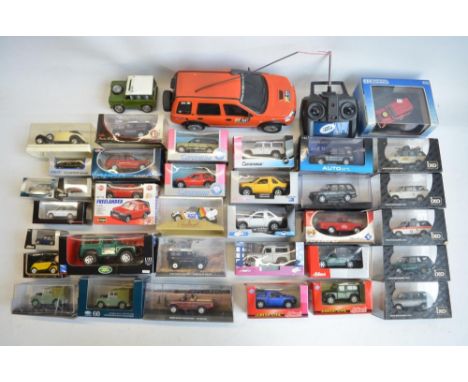 Collection of mostly diecast model Land Rover cars, various scales (mostly 1/43) and manufacturers to include 2x Auto Art, 5x