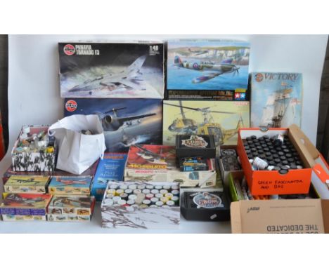 Collection of mostly incomplete and partially built model kits, various scales and manufacturers, a complete HMS Victory and 