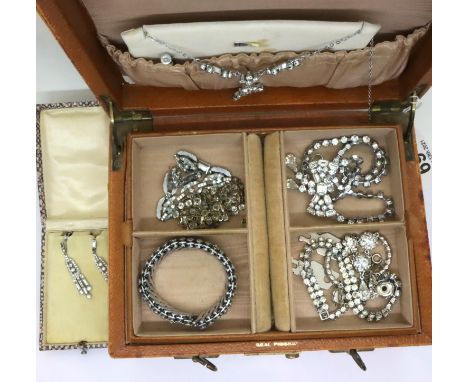 Jewellery box containing diamante items. P&amp;P Group 1 (£14+VAT for the first lot and £1+VAT for subsequent lots) 