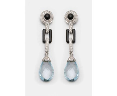 Weißgold, gest. 585. Schauseitig besetzt mit schwarzem Onyx und Diamanten von zus. ca. 0,60 ct., abschließend zwei Aquamarine