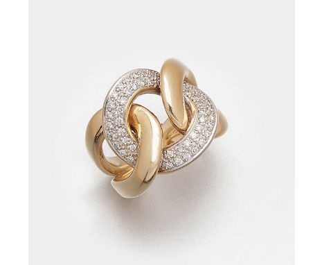Gelbgold, gest. 585. Schauseitig besetzt mit Brillanten von zus. ca. 0,90 ct. in Pavéfassung. Gew. ca. 19,35 g. Ring set with