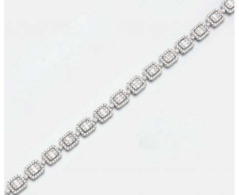 Weißgold, gest. 750. Schauseitig ausgefasst mit Brillanten und Diamantbaguetten von zus. ca. 4,86 ct. (F-G/vs1). Sehr feine G