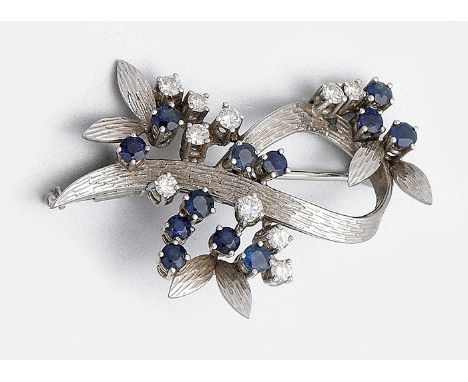 Weißgold, gest. 750. Schauseitig besetzt mit royalblauen Saphiren von zus. ca. 0,60 ct. und weißen Saphiren von zus. ca. 0,50