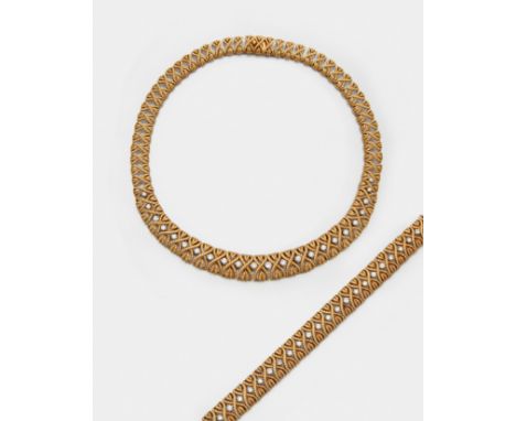 Collier und korrespondierendes Armband. Gelbgold, teilw. platiniert, gest. 750. Breite Bandform aus x-förmig verschlungenen, 
