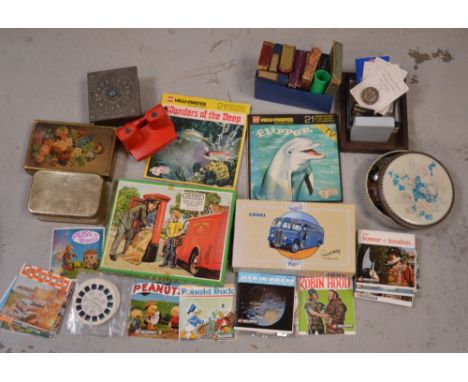 A collectors' lot comprising GAF Viewmaster and discs, vintage playing cards, a boxed Corgi limited edition Hardings AEC Rega